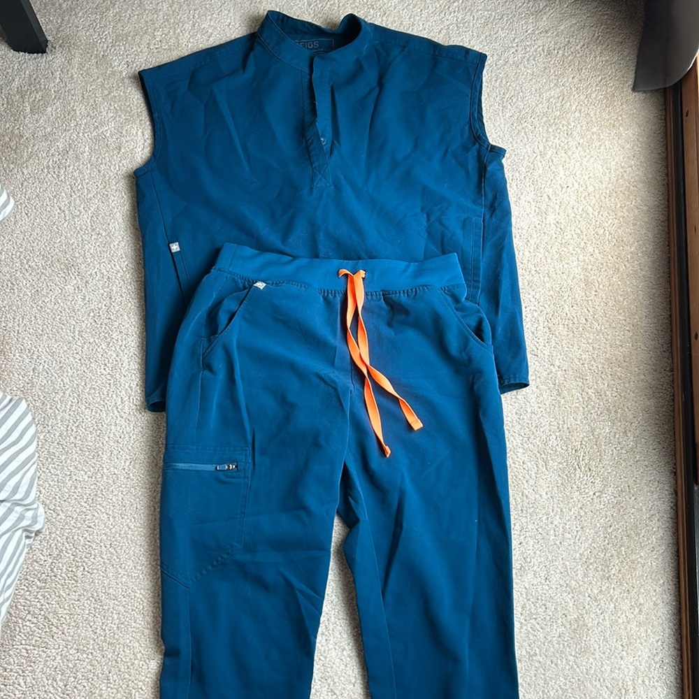 Figs Rafaela Scrub Top & Jogger Pants set
